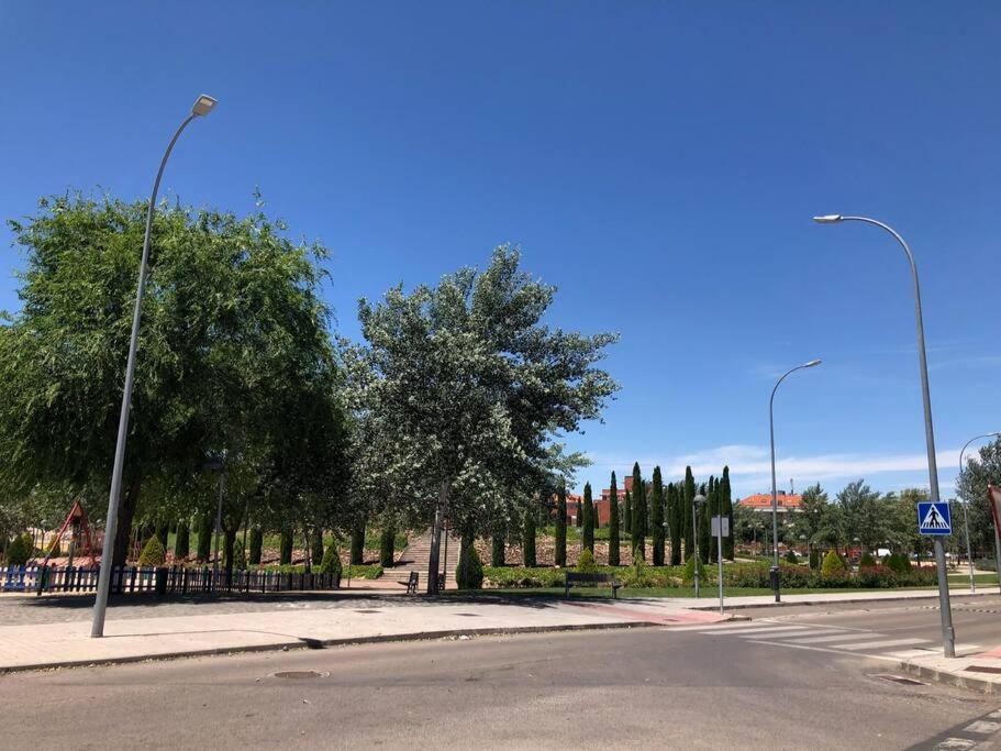 Vut El Parque -Con Piscina En Verano - Aparcamiento En Calle Y Parking Gratis En El Centro Сьюдад-Реаль Экстерьер фото